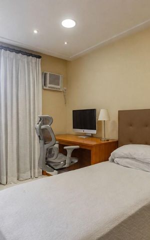 Casa à venda com 725m², 5 quartos e 8 vagas Casa à venda com 725m², 5 quartos e 8 vagasQuarto