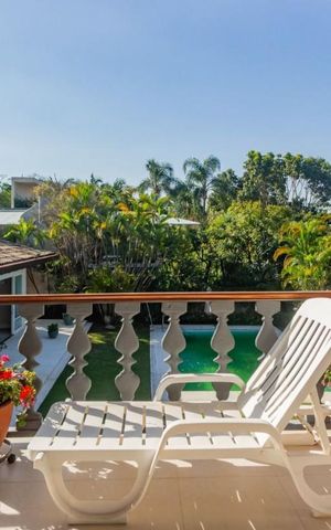 Casa à venda com 725m², 5 quartos e 8 vagas Casa à venda com 725m², 5 quartos e 8 vagasVaranda