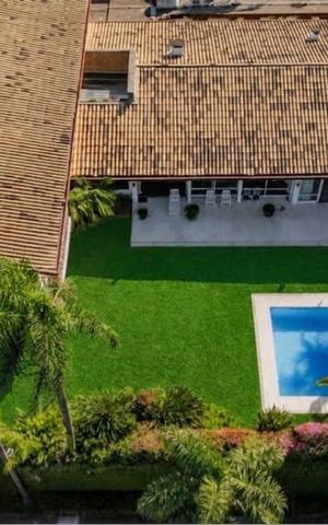 Casa à venda com 725m², 5 quartos e 8 vagas Casa à venda com 725m², 5 quartos e 8 vagasPiscina