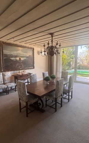Casa à venda com 725m², 5 quartos e 8 vagas Casa à venda com 725m², 5 quartos e 8 vagasSala de Jantar
