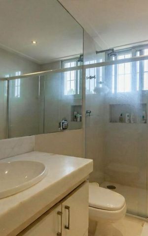 Casa à venda com 725m², 5 quartos e 8 vagas Casa à venda com 725m², 5 quartos e 8 vagasBanheiro