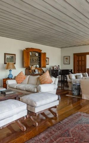 Casa à venda com 725m², 5 quartos e 8 vagas Casa à venda com 725m², 5 quartos e 8 vagasSala