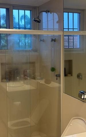 Casa à venda com 725m², 5 quartos e 8 vagas Casa à venda com 725m², 5 quartos e 8 vagasBanheiro
