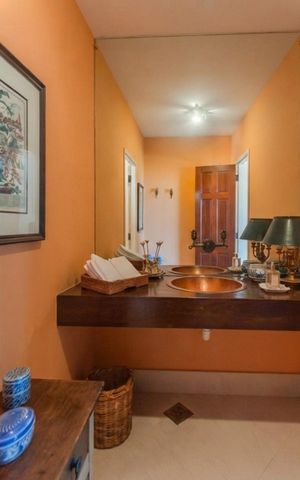 Casa à venda com 725m², 5 quartos e 8 vagas Casa à venda com 725m², 5 quartos e 8 vagasBanheiro