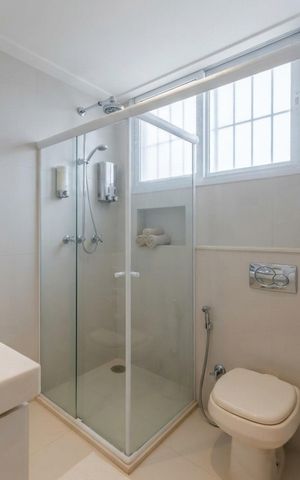 Casa à venda com 725m², 5 quartos e 8 vagas Casa à venda com 725m², 5 quartos e 8 vagasBanheiro