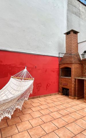 Casa à venda com 143m², 4 quartos e 2 vagas Casa à venda com 143m², 4 quartos e 2 vagasQuintal