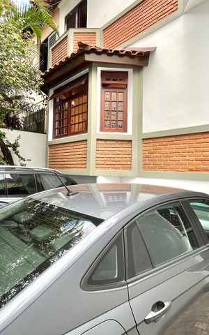 Casa à venda com 143m², 4 quartos e 2 vagas Casa à venda com 143m², 4 quartos e 2 vagasGaragem