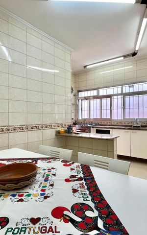 Casa à venda com 143m², 4 quartos e 2 vagas Casa à venda com 143m², 4 quartos e 2 vagasCozinha
