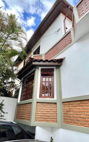 Casa à venda com 143m², 4 quartos e 2 vagas Casa à venda com 143m², 4 quartos e 2 vagasFachada