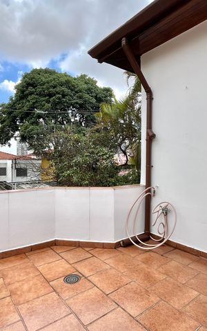 Casa à venda com 143m², 4 quartos e 2 vagas Casa à venda com 143m², 4 quartos e 2 vagasVaranda do Quarto