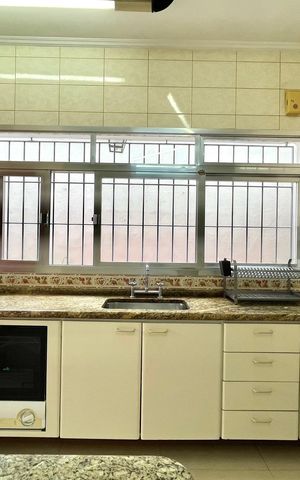 Casa à venda com 143m², 4 quartos e 2 vagas Casa à venda com 143m², 4 quartos e 2 vagasCozinha