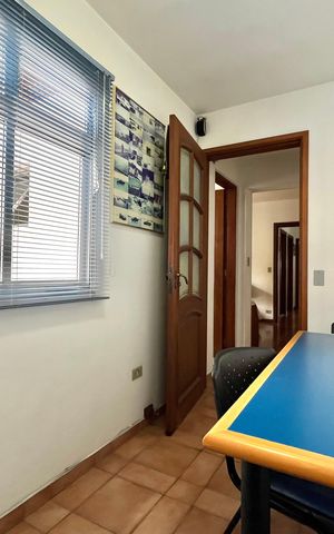 Casa à venda com 143m², 4 quartos e 2 vagas Casa à venda com 143m², 4 quartos e 2 vagasEscritório