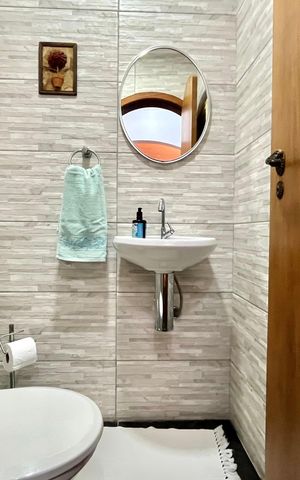 Casa à venda com 143m², 4 quartos e 2 vagas Casa à venda com 143m², 4 quartos e 2 vagasLavabo