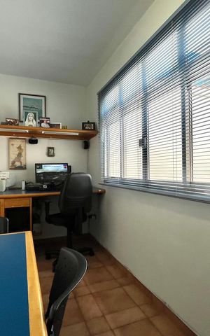 Casa à venda com 143m², 4 quartos e 2 vagas Casa à venda com 143m², 4 quartos e 2 vagasEscritório