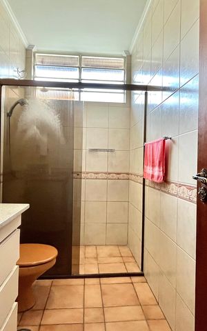Casa à venda com 143m², 4 quartos e 2 vagas Casa à venda com 143m², 4 quartos e 2 vagasBanheiro