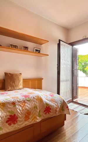 Casa à venda com 143m², 4 quartos e 2 vagas Casa à venda com 143m², 4 quartos e 2 vagasQuarto