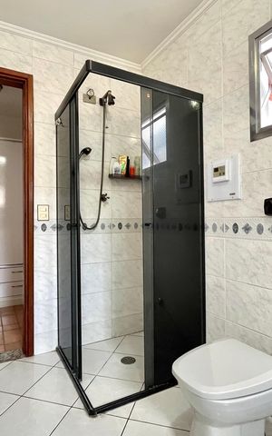 Casa à venda com 143m², 4 quartos e 2 vagas Casa à venda com 143m², 4 quartos e 2 vagasBanheiro da Suíte
