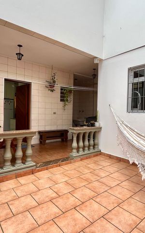 Casa à venda com 143m², 4 quartos e 2 vagas Casa à venda com 143m², 4 quartos e 2 vagasQuintal