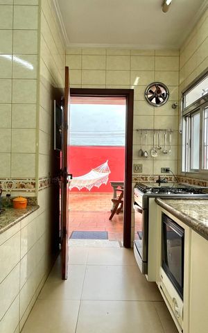 Casa à venda com 143m², 4 quartos e 2 vagas Casa à venda com 143m², 4 quartos e 2 vagasCozinha