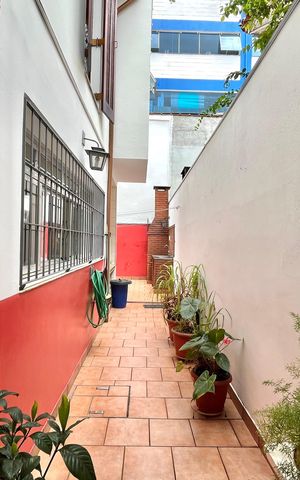 Casa à venda com 143m², 4 quartos e 2 vagas Casa à venda com 143m², 4 quartos e 2 vagasÁrea externa