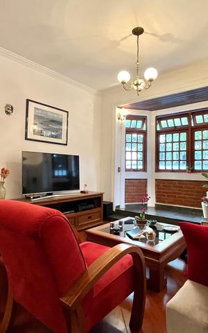 Casa à venda com 143m², 4 quartos e 2 vagas Casa à venda com 143m², 4 quartos e 2 vagasSala