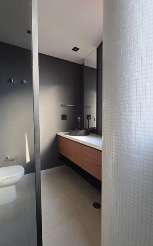 Apartamento à venda com 135m², 2 quartos e 3 vagas Apartamento à venda com 135m², 2 quartos e 3 vagasBanheiro