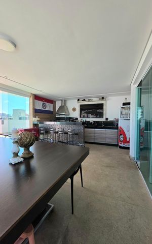 Apartamento à venda com 216m², 3 quartos e 4 vagas Apartamento à venda com 216m², 3 quartos e 4 vagasVaranda