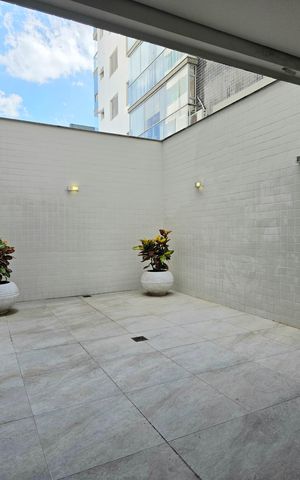 Apartamento à venda com 216m², 3 quartos e 4 vagas Apartamento à venda com 216m², 3 quartos e 4 vagasÁrea externa