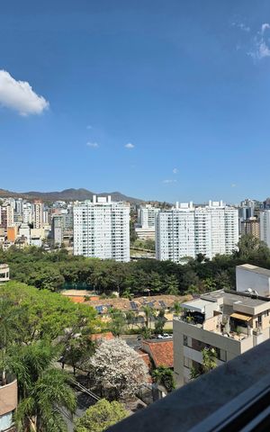 Apartamento à venda com 216m², 3 quartos e 4 vagas Apartamento à venda com 216m², 3 quartos e 4 vagasVista