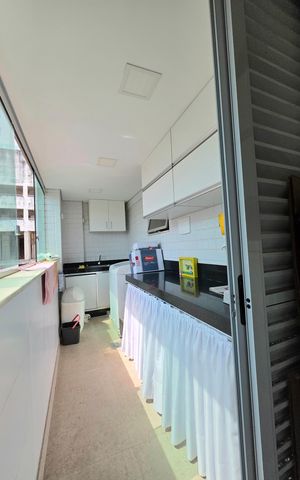 Apartamento à venda com 216m², 3 quartos e 4 vagas Apartamento à venda com 216m², 3 quartos e 4 vagasÁrea de serviço