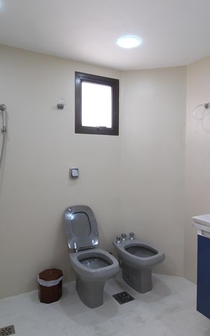 Apartamento à venda com 236m², 4 quartos e 4 vagasBanheiro da Suíte 2