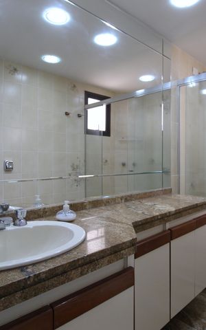 Apartamento à venda com 236m², 4 quartos e 4 vagasBanheiro Social