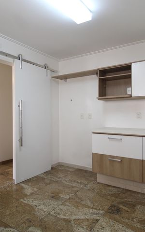 Apartamento à venda com 236m², 4 quartos e 4 vagasCozinha