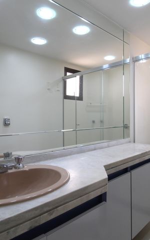 Apartamento à venda com 236m², 4 quartos e 4 vagasBanheiro da Suíte 1