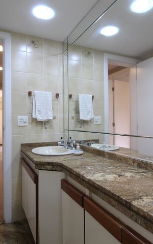 Apartamento à venda com 236m², 4 quartos e 4 vagasBanheiro Social