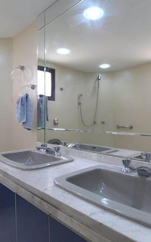 Apartamento à venda com 236m², 4 quartos e 4 vagasBanheiro da Suíte 2