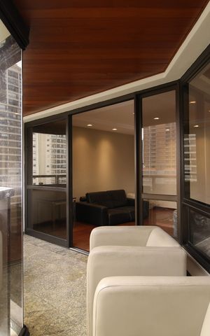 Apartamento à venda com 236m², 4 quartos e 4 vagasVaranda