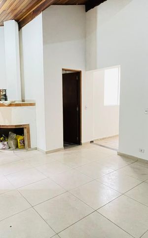 Casa para alugar com 130m², 3 quartos e 4 vagas Casa para alugar com 130m², 3 quartos e 4 vagasSala