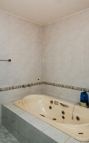 Casa à venda com 386m², 4 quartos e 4 vagasBanheiro do Quarto 3
