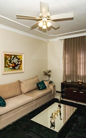 Casa à venda com 386m², 4 quartos e 4 vagasSala 