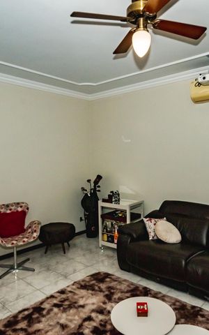 Casa à venda com 386m², 4 quartos e 4 vagasSala de TV