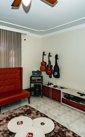 Casa à venda com 386m², 4 quartos e 4 vagasSala de TV