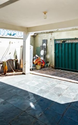 Casa à venda com 386m², 4 quartos e 4 vagasGaragem
