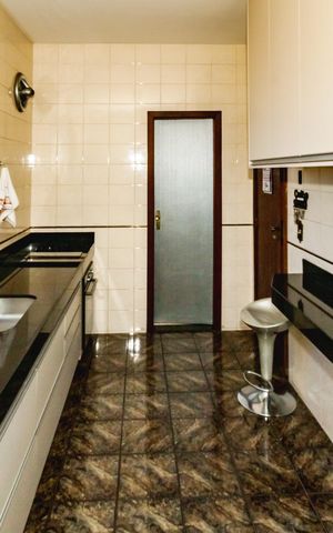 Casa à venda com 386m², 4 quartos e 4 vagasCozinha