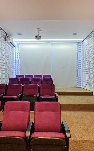 Apartamento à venda com 97m², 2 quartos e 2 vagas Apartamento à venda com 97m², 2 quartos e 2 vagasÁrea comum - Cinema