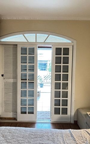 Casa à venda com 223m², 4 quartos e 2 vagas Casa à venda com 223m², 4 quartos e 2 vagasSuite