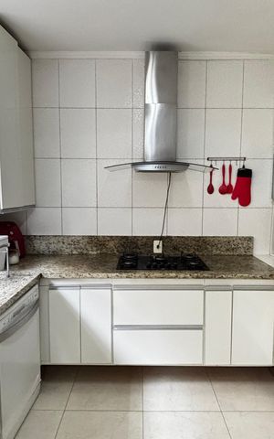 Casa à venda com 223m², 4 quartos e 2 vagas Casa à venda com 223m², 4 quartos e 2 vagasCozinha