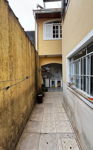 Casa à venda com 223m², 4 quartos e 2 vagas Casa à venda com 223m², 4 quartos e 2 vagasQuintal
