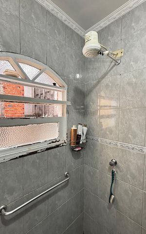 Casa à venda com 223m², 4 quartos e 2 vagas Casa à venda com 223m², 4 quartos e 2 vagasBanheiro