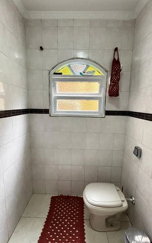 Casa à venda com 223m², 4 quartos e 2 vagas Casa à venda com 223m², 4 quartos e 2 vagasBanheiro